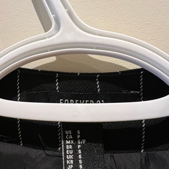 Black & White Striped Short Blazer - Picture 5 of 6